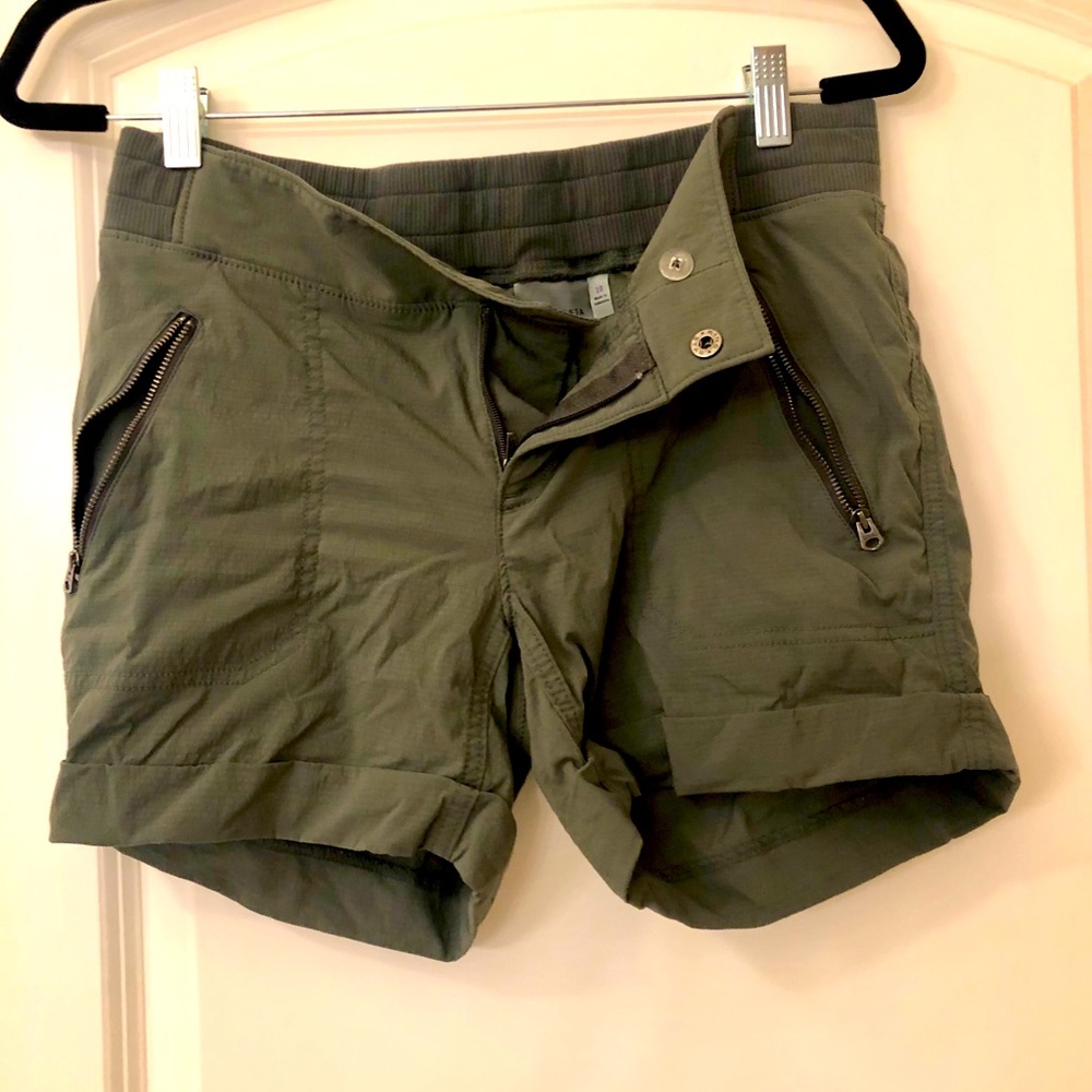 Athleta Trekkie shorts size 10